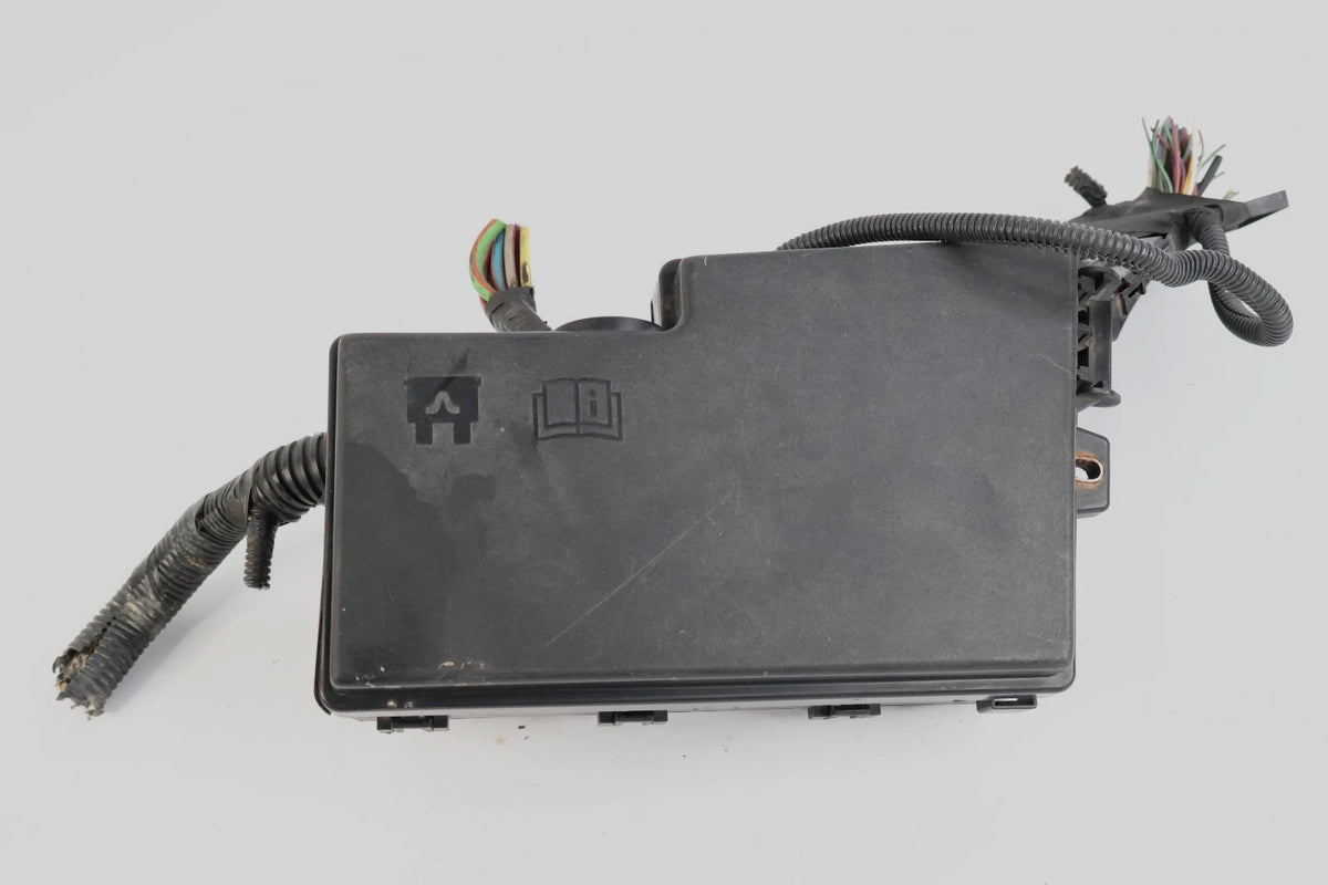 2013-2016 FORD ESCAPE 1.6L L4 ENGINE COMPARTMENT FUSE BOX RELAY JUNCTION BLOCK