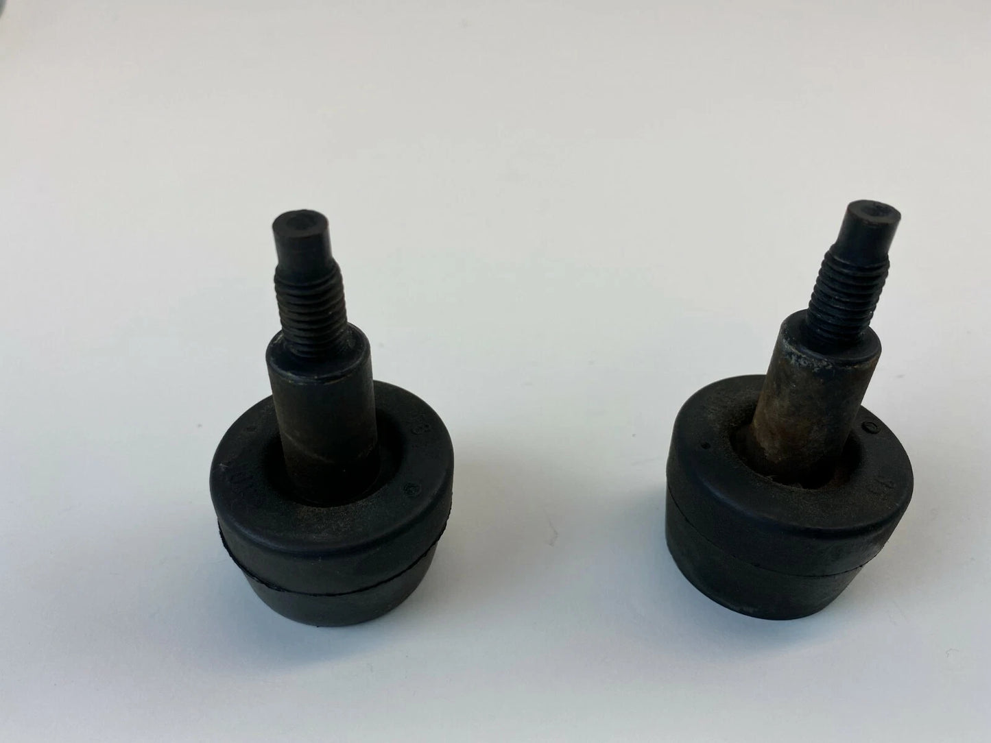 2005-2007 SATURN RELAY 05-08 UPLANDER REAR TRUNK LID BUMPER RUBBER SET PAIR OEM