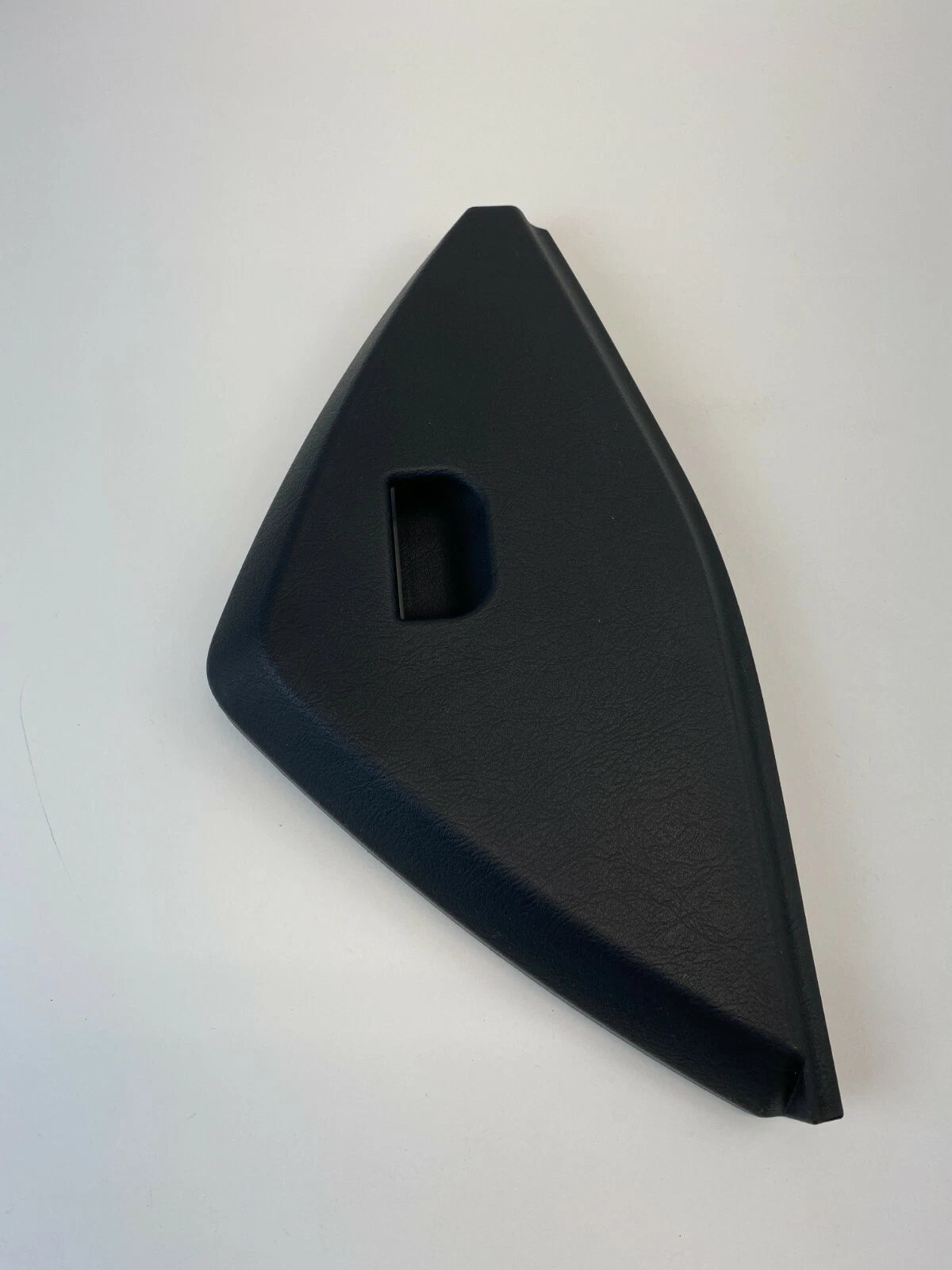 2004-2006 KIA AMANTI FRONT RIGHT PASSENGER DASH END SIDE COVER TRIM 84775-3F000