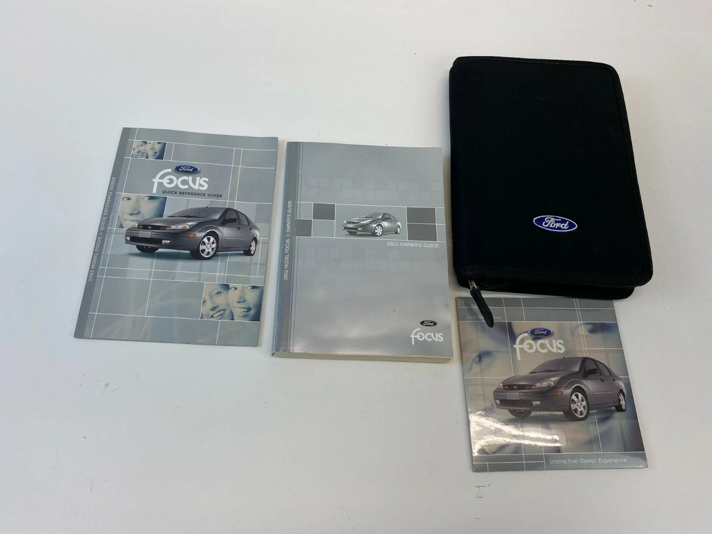 2002 02 FORD FOCUS OWNERS MANUAL QUICK REFERENCE GUIDE BOOK SET W/ CASE OEM