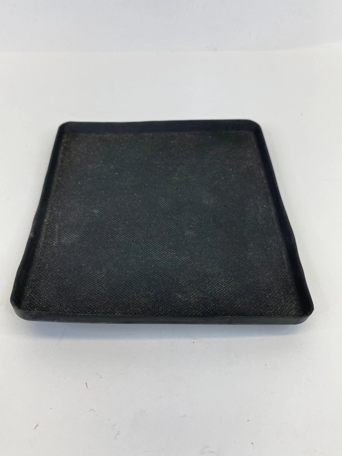 2003-2006 KIA SORENTO CENTER CONSOLE STORAGE COMPARTMENT RUBBER LINER MAT OEM