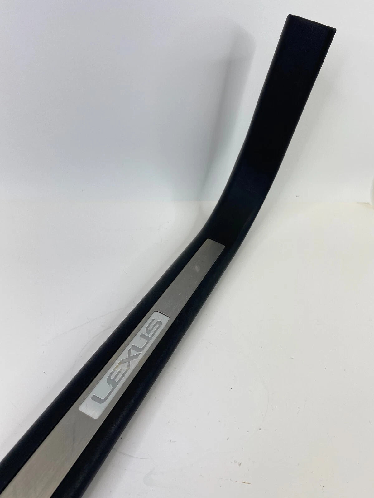 2004-2006 LEXUS RX330 FRONT RIGHT DOOR SILL TRIM SCUFF PLATE 67910-0E010 OEM