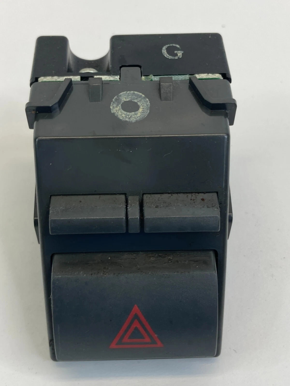 2007-2011 TOYOTA CAMRY FRONT DASH EMERGENCY HAZARD WARNING SWITCH 8433206100B1