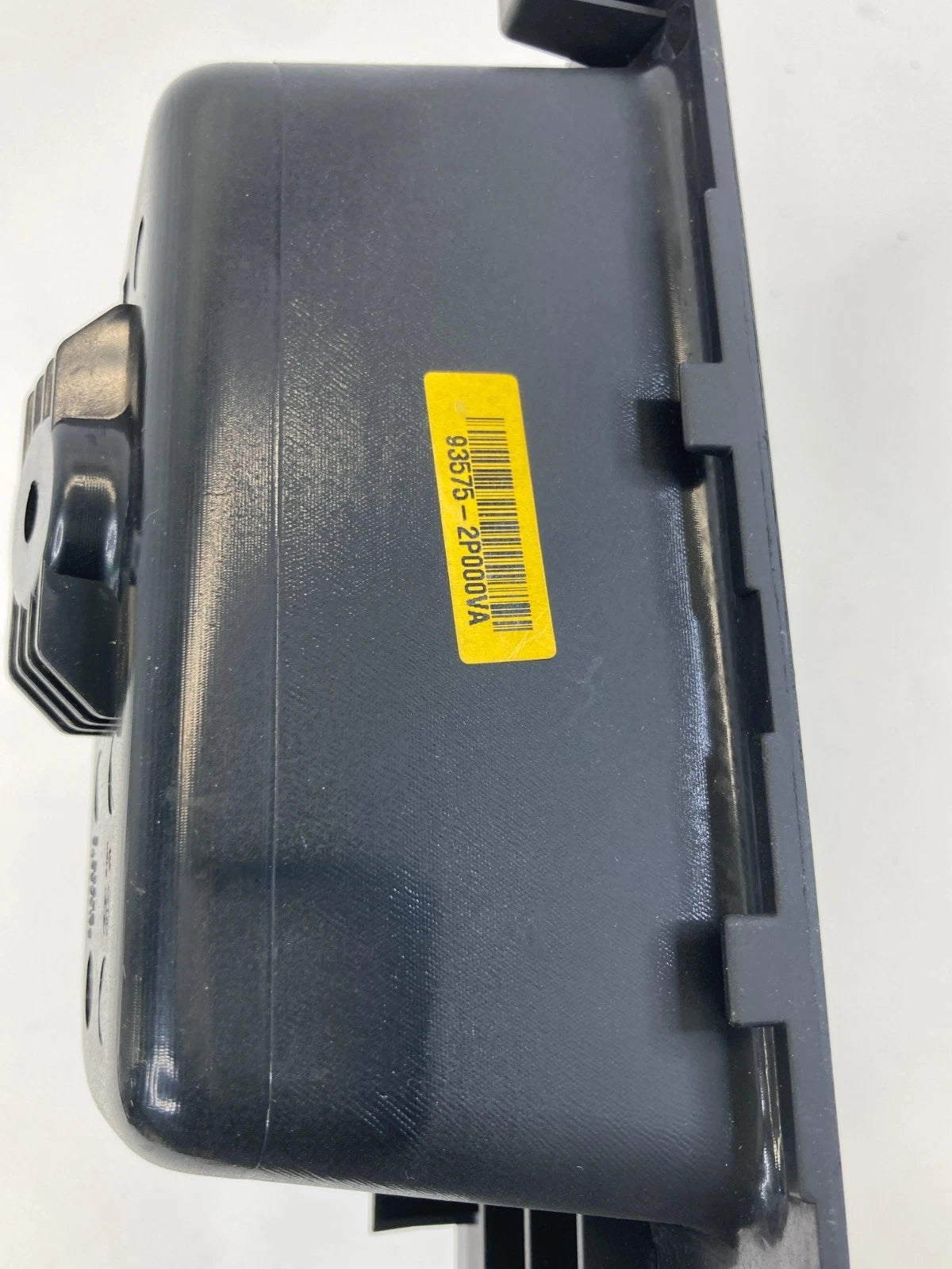 2011-2015 KIA SORENTO FRONT RIGHT WINDOW SWITCH BEZEL TRIM 93575-2P000VA OEM