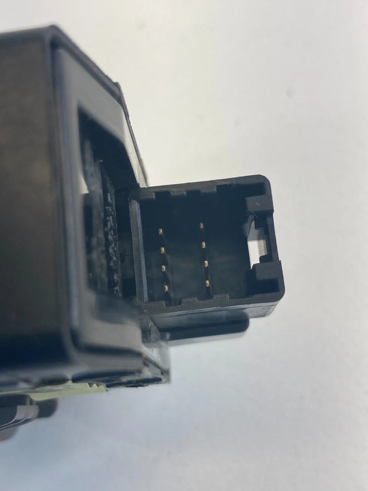 2006-2012 KIA SEDONA REAR LEFT DRIVER SIDE DOOR POWER WINDOW SWITCH 935804D200KS