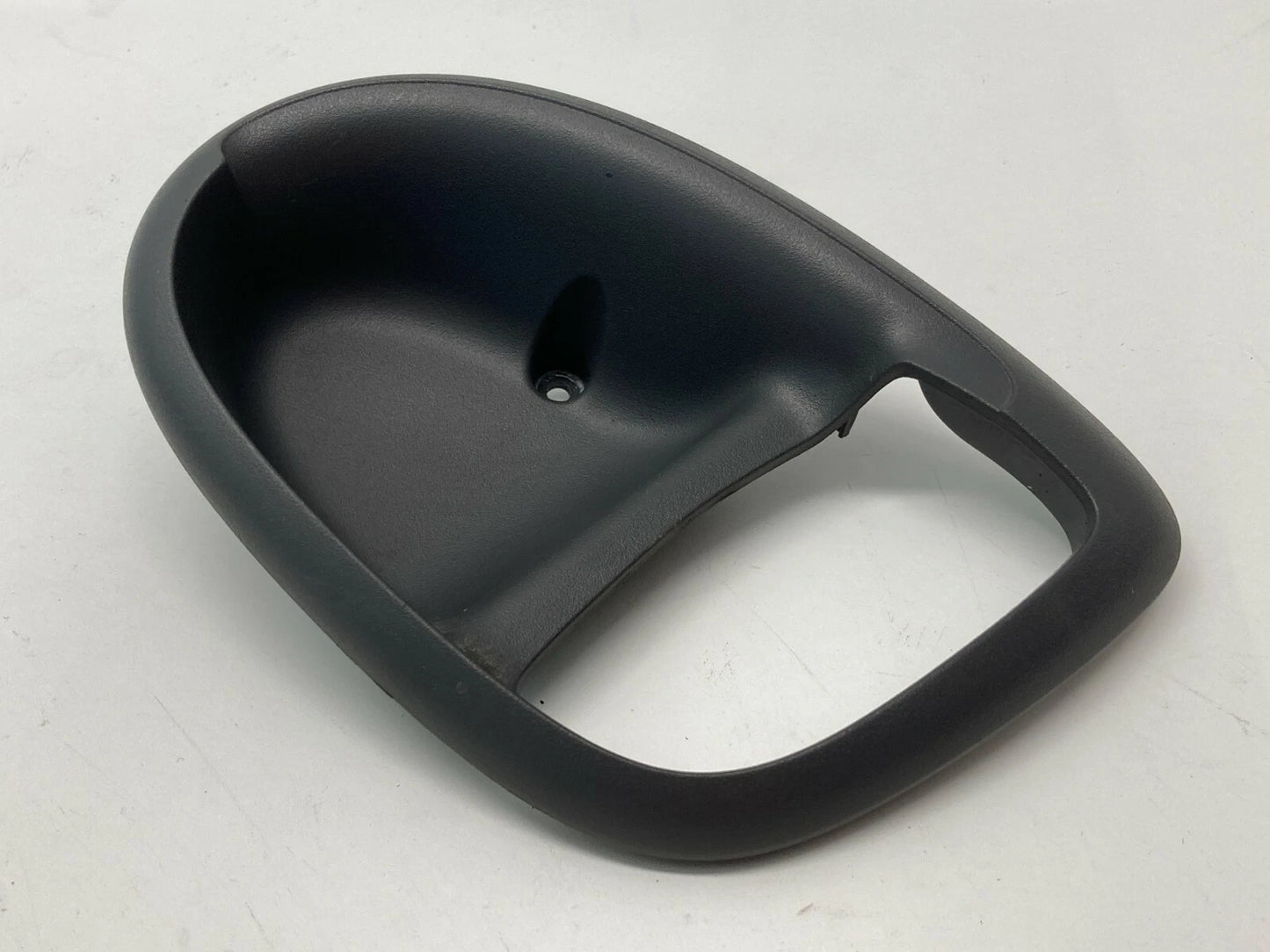 2002-2007 BUICK RENDEZVOUS REAR RIGHT SIDE INNER DOOR HANDLE BEZEL 825296 OEM
