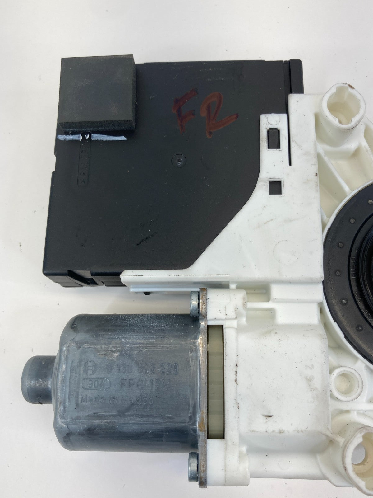 2012-2019 Volkswagen Passat Front Right Side Power Window Motor 561959702 OEM