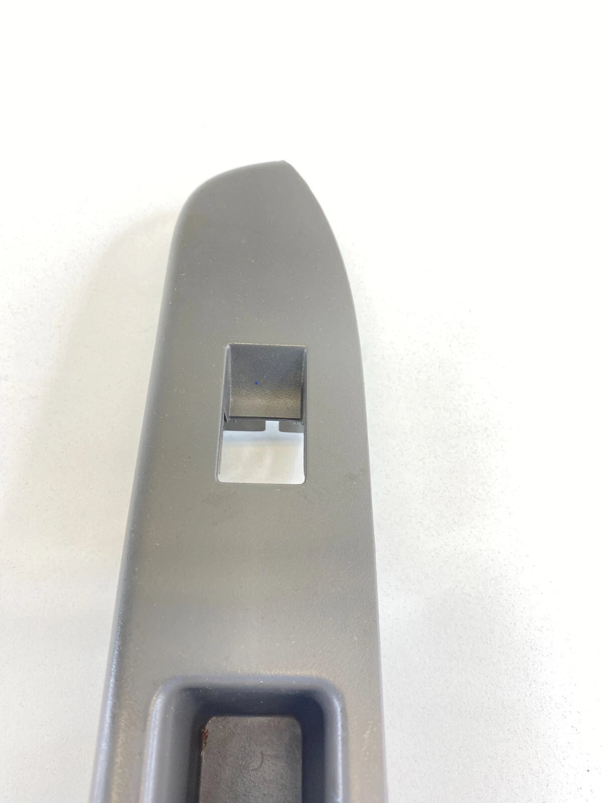 2008-2012 FORD ESCAPE REAR RIGHT SIDE WINDOW SWITCH BEZEL TRIM 8L84-78274B08