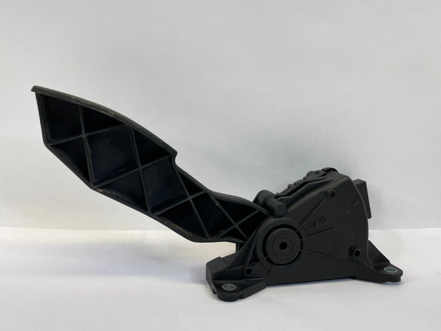 2002-2006 NISSAN ALTIMA 2.5L ACCELERATOR GAS PEDAL ASSEMBLY OEM 18002-4Z800