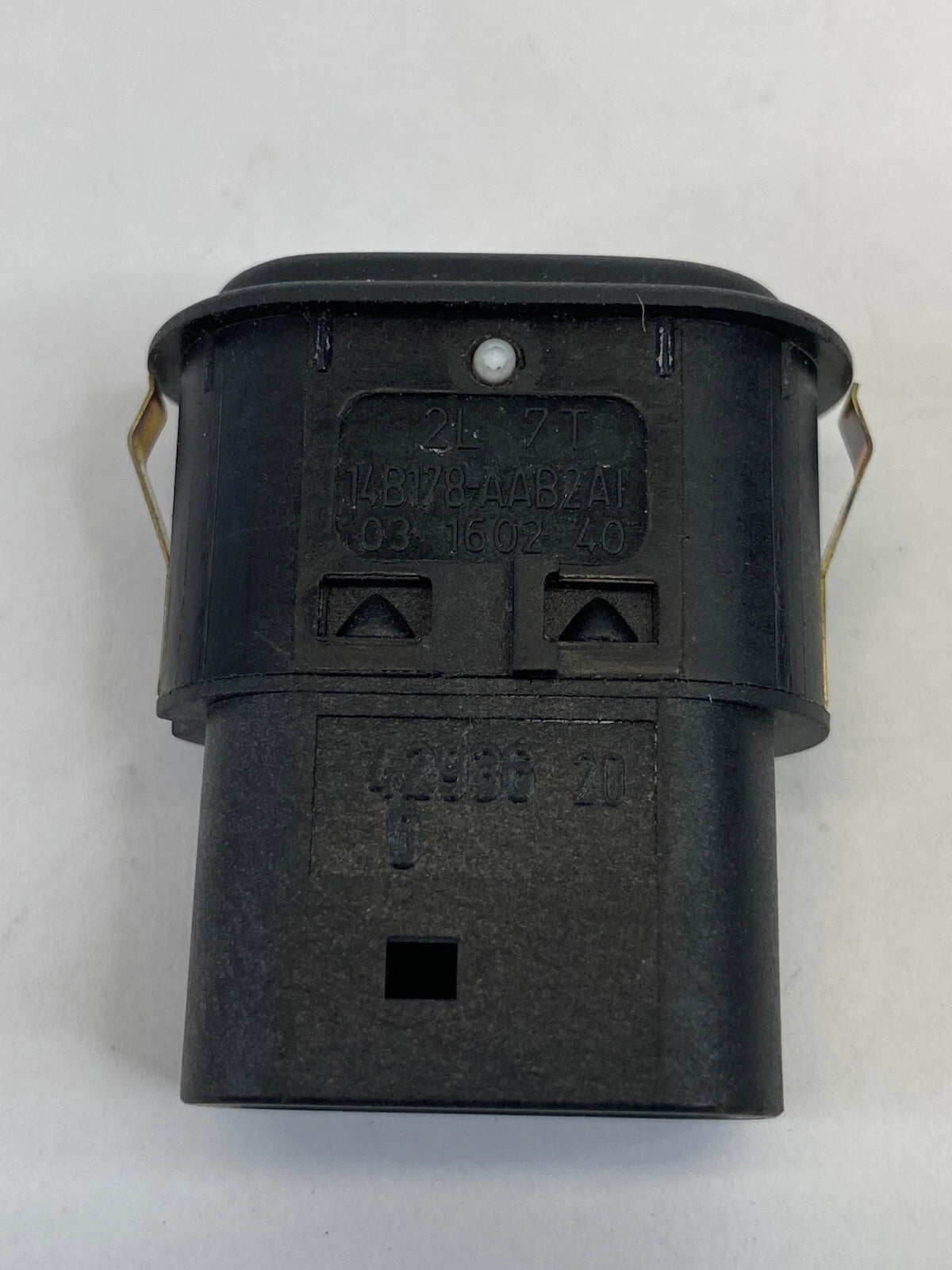 2002-2006 LINCOLN NAVIGATOR FRONT RIGHT SEAT LUMBAR CONTROL SWITCH 2L7T14B178AAB