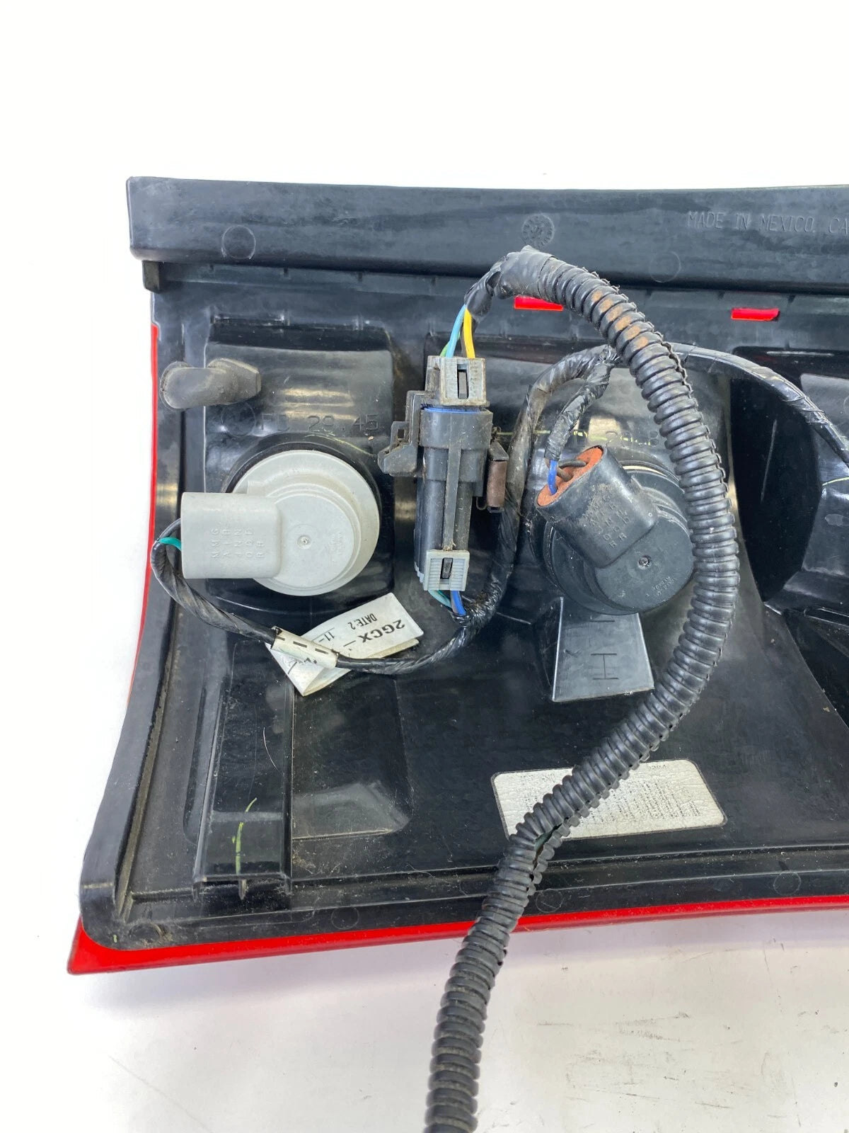 2002-2007 SATURN VUE REAR LEFT DRIVER SIDE TAIL LIGHT TAILLIGHT TAIL LAMP OEM