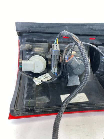 2002-2007 SATURN VUE REAR LEFT DRIVER SIDE TAIL LIGHT TAILLIGHT TAIL LAMP OEM