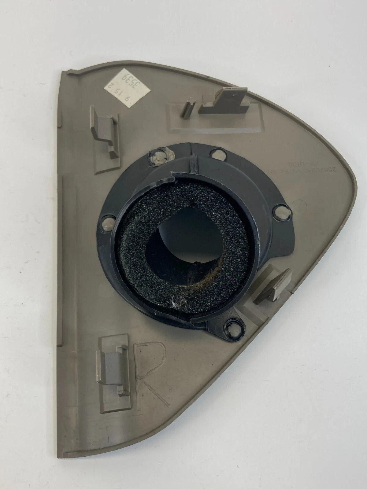 2000-2005 CADILLAC DEVILLE FRONT RIGHT DASH END CAP COVER AIR DUCT 25670945 OEM