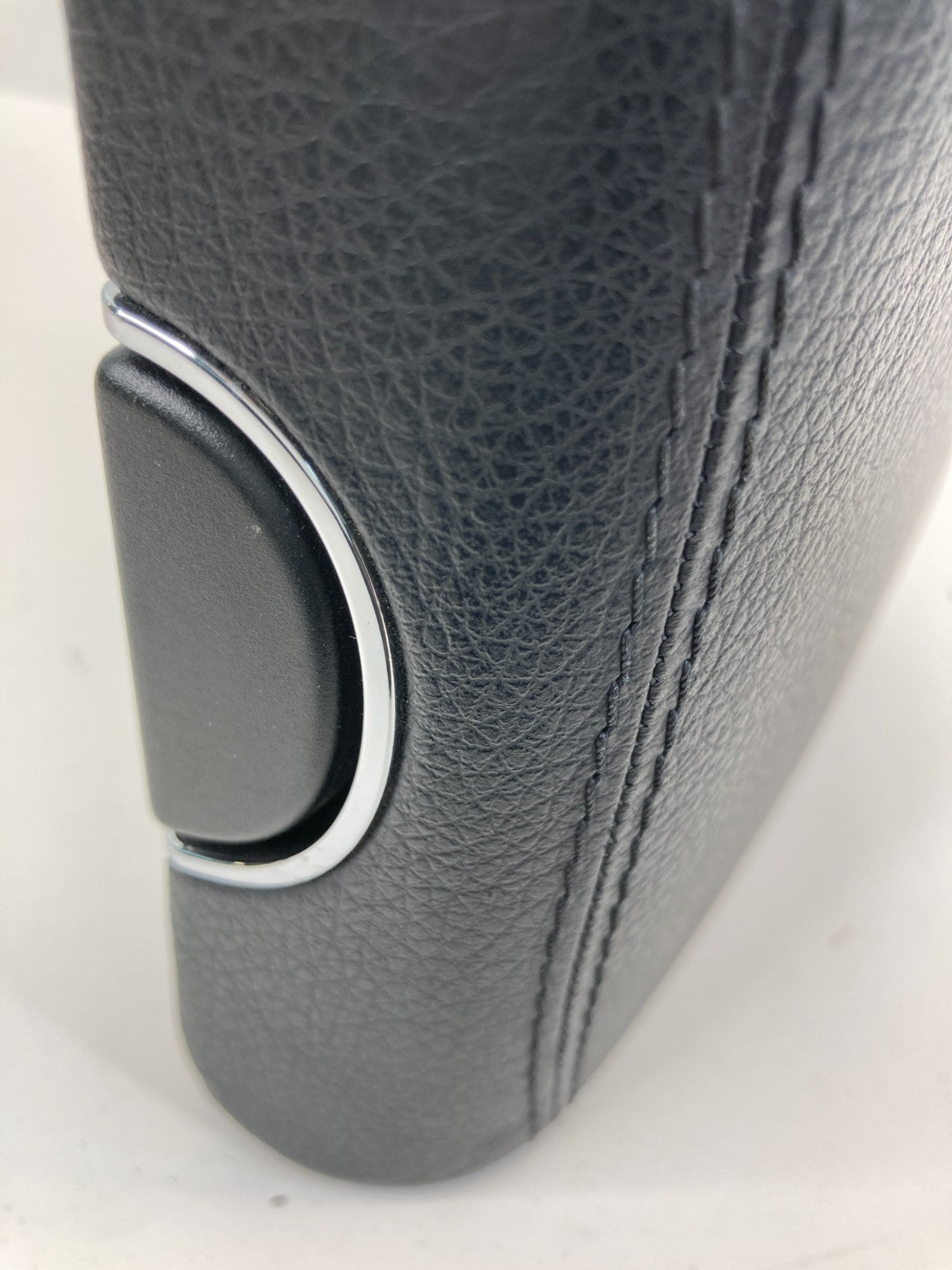 2006 Mercedes-Benz CLS500 07-11 CLS550 Center Console Top Armrest Lid Cover OEM