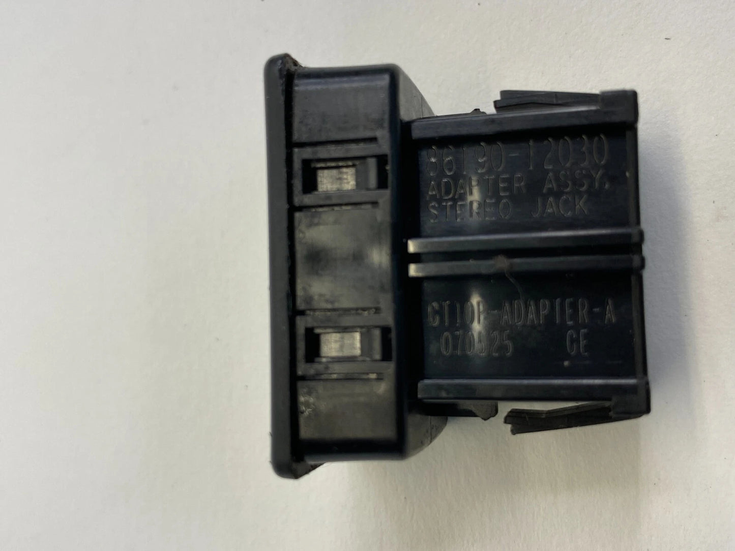 2008-2010 SCION XB CENTER CONSOLE IPOD AUX JACK SWITCH TRIM BEZEL 86190-12030