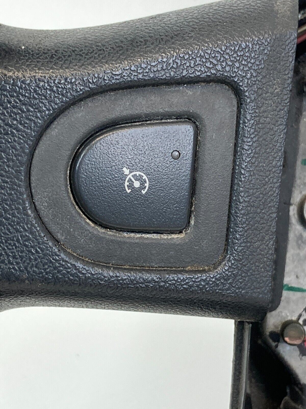 2005 05 Pontiac G6 Sedan Steering Wheel w/ Control Switches Buttons P22733068