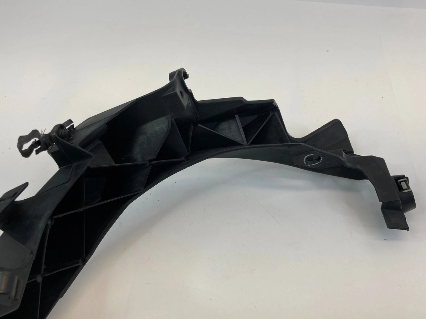2006 BMW 325XI 330I 330XI SEDAN HEADLIGHT MOUNT BRACKET OEM 51647116707