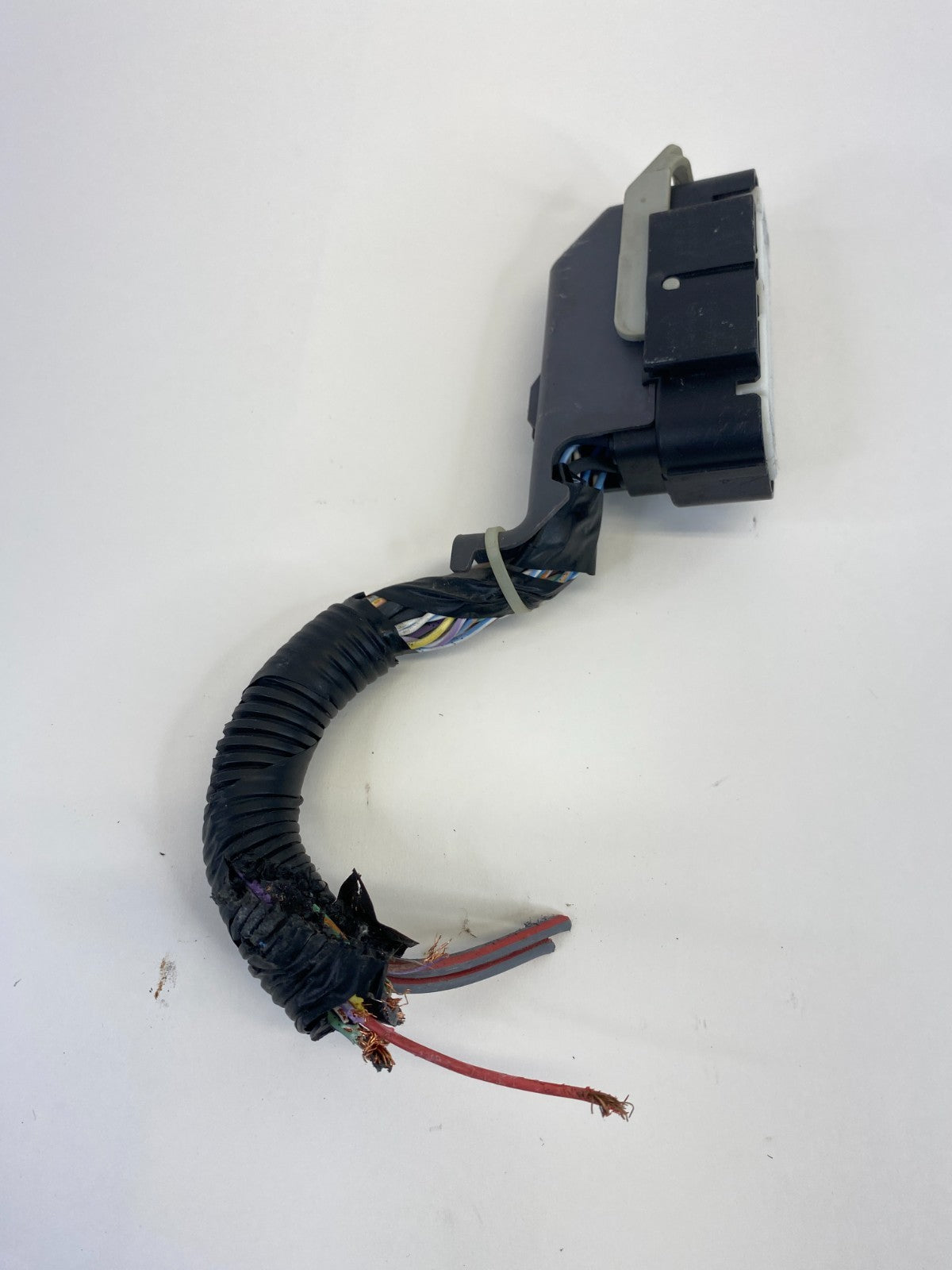 2009-2011 Jaguar XF 4.2L A/T RWD ABS Anti Lock Brake Pump Socket Plug Connector