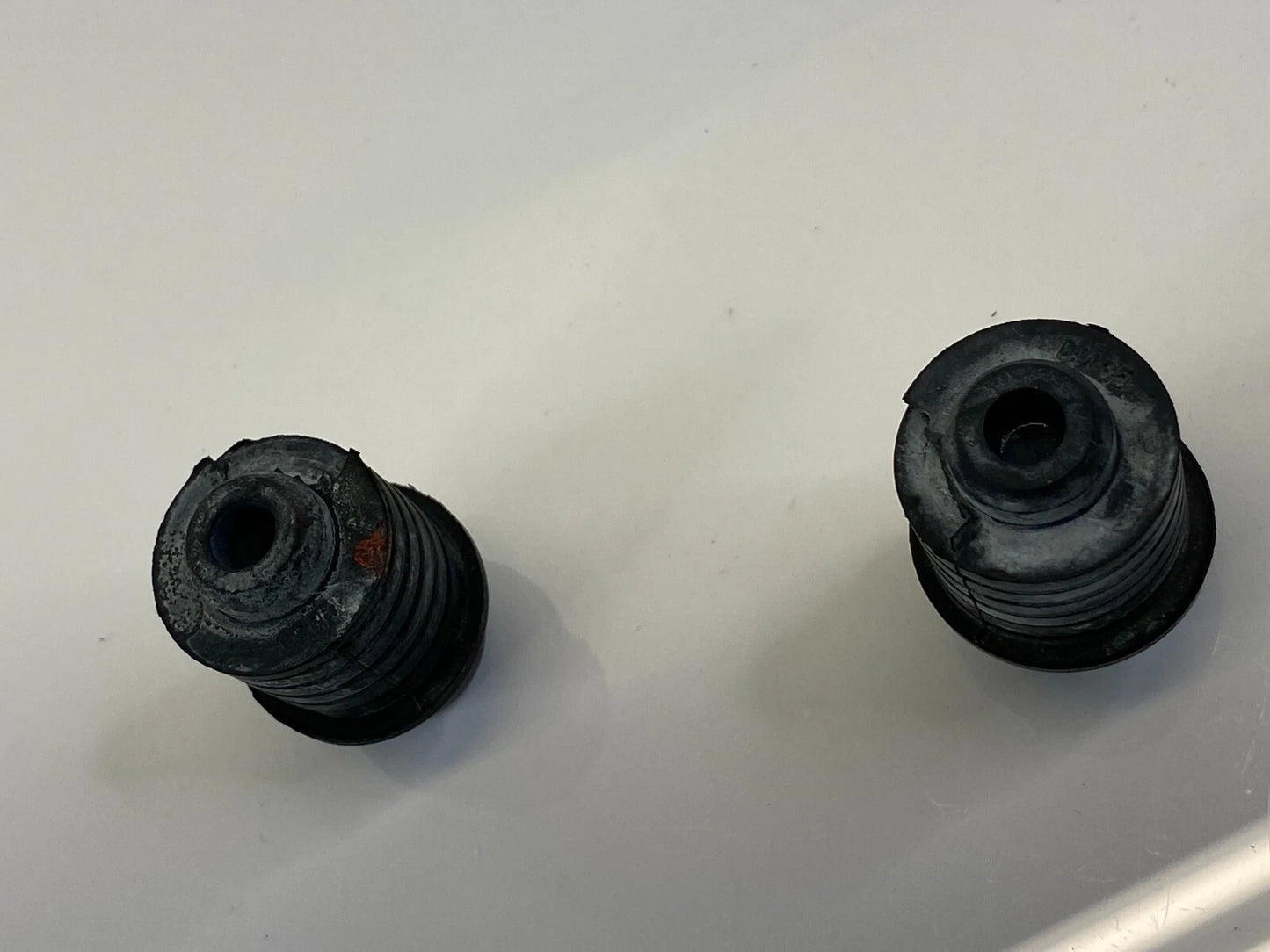 2008-2010 SATURN VUE FRONT HOOD RUBBER STOPPER ADJUSTER CUSHION PAIR SET OEM