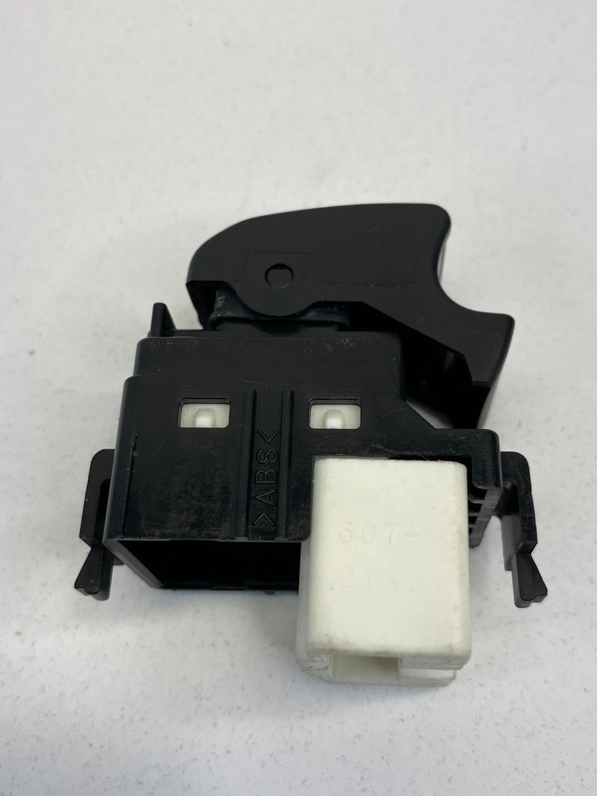 2004-2009 TOYOTA PRIUS FRONT RIGHT PASSENGER SIDE DOOR WINDOW CONTROL SWITCH OEM