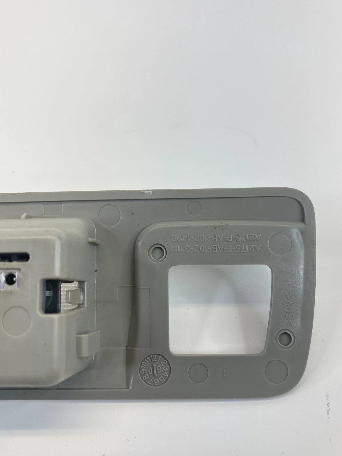2010-2016 CADILLAC SRX REAR LEFT INTERIOR ROOF READING LAMP LIGHT 20909446
