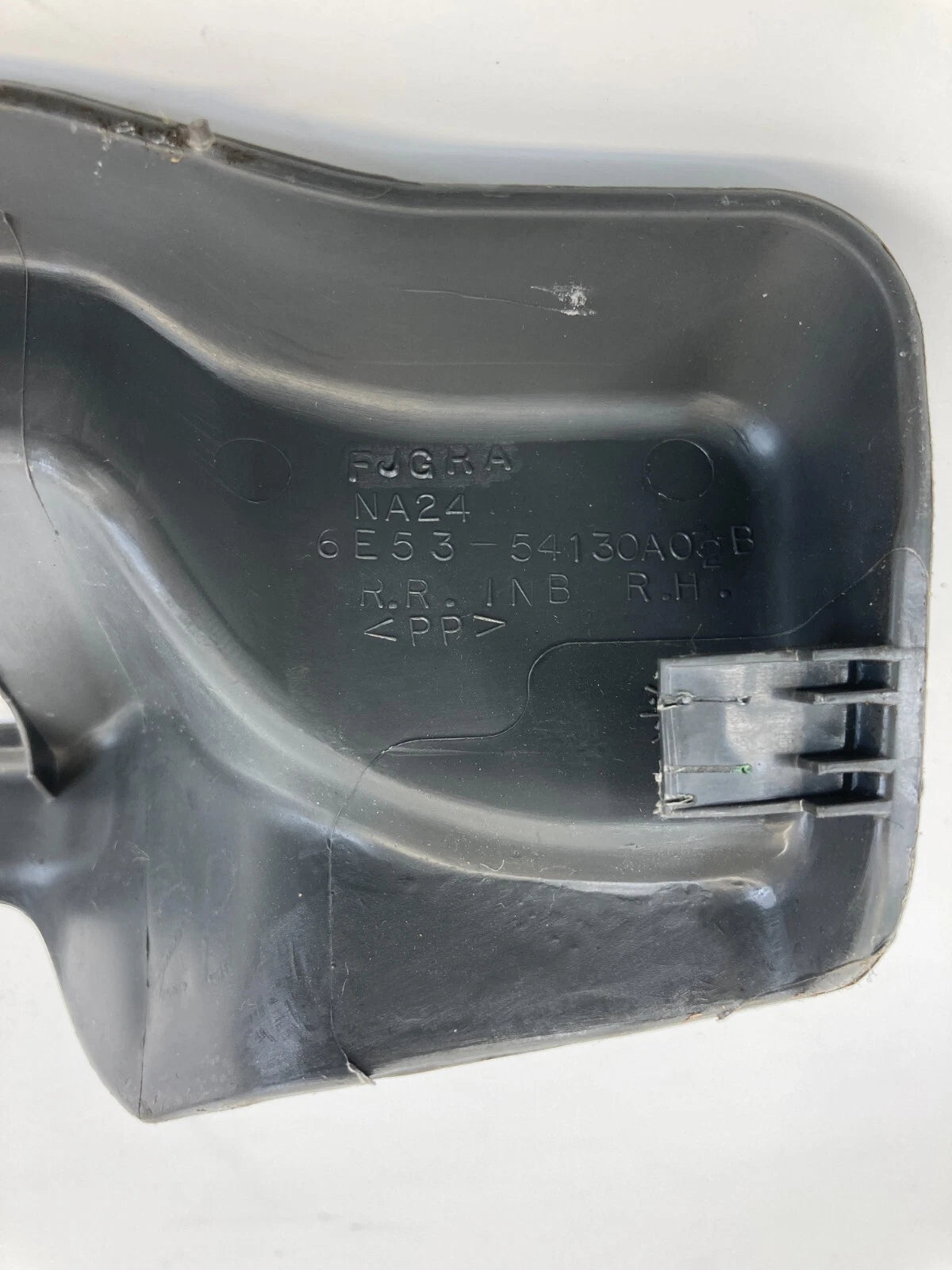 2006-2012 FORD FUSION RIGHT SEAT FORWARD OUTER FOOT COVER BEZEL 6E53-54130A02-B