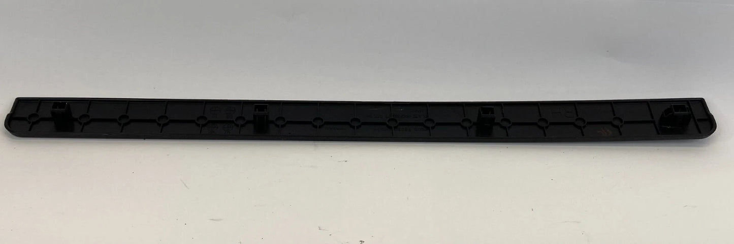 08-13 NISSAN ROGUE FRONT RIGHT SIDE DOOR SILL SCUFF PLATE STEP TRIM 769B0-JM00A