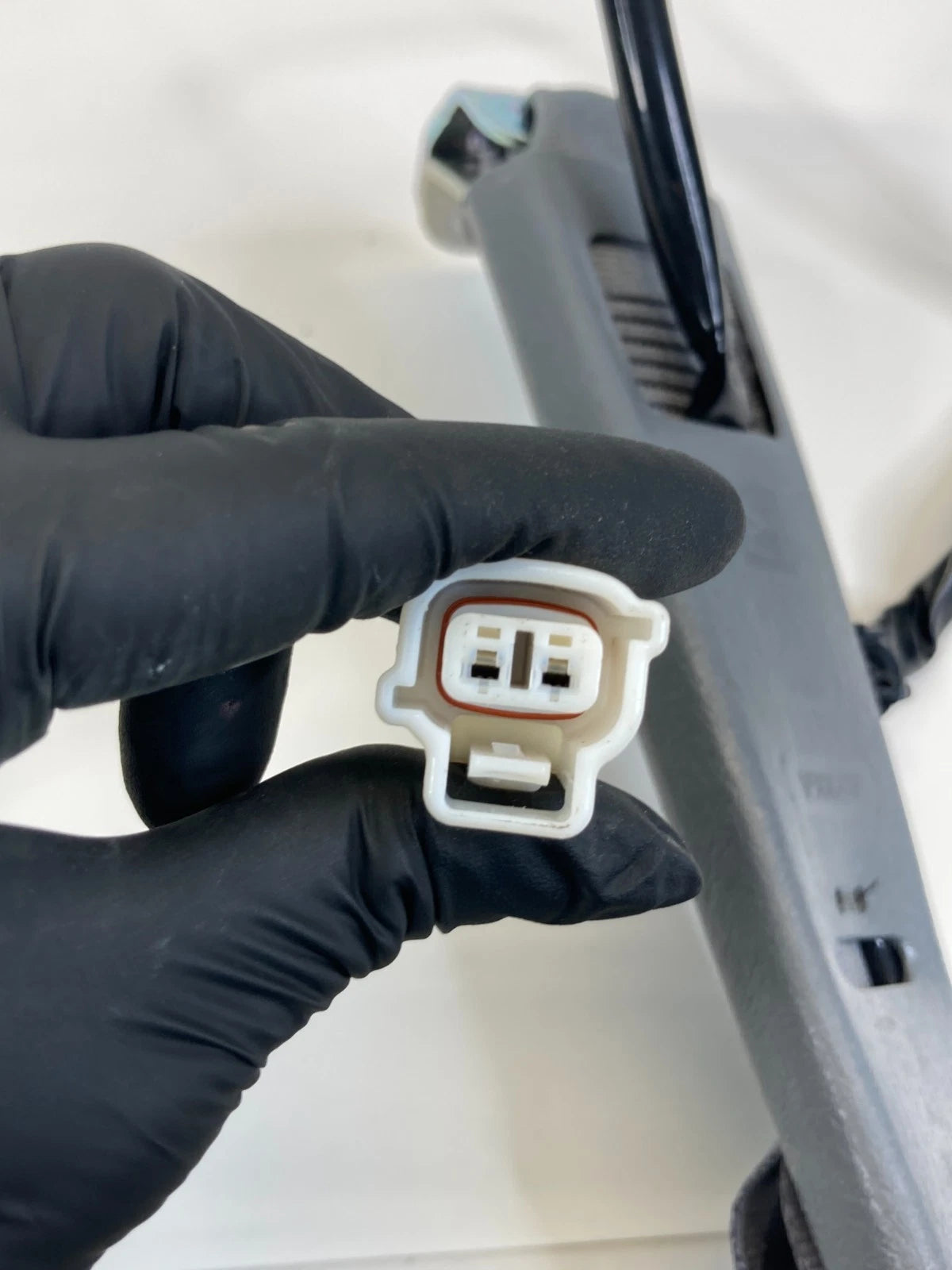 2005-2015 TOYOTA TACOMA FRONT RIGHT PASSENGER SIDE SEAT BELT BUCKLE GRAY OEM