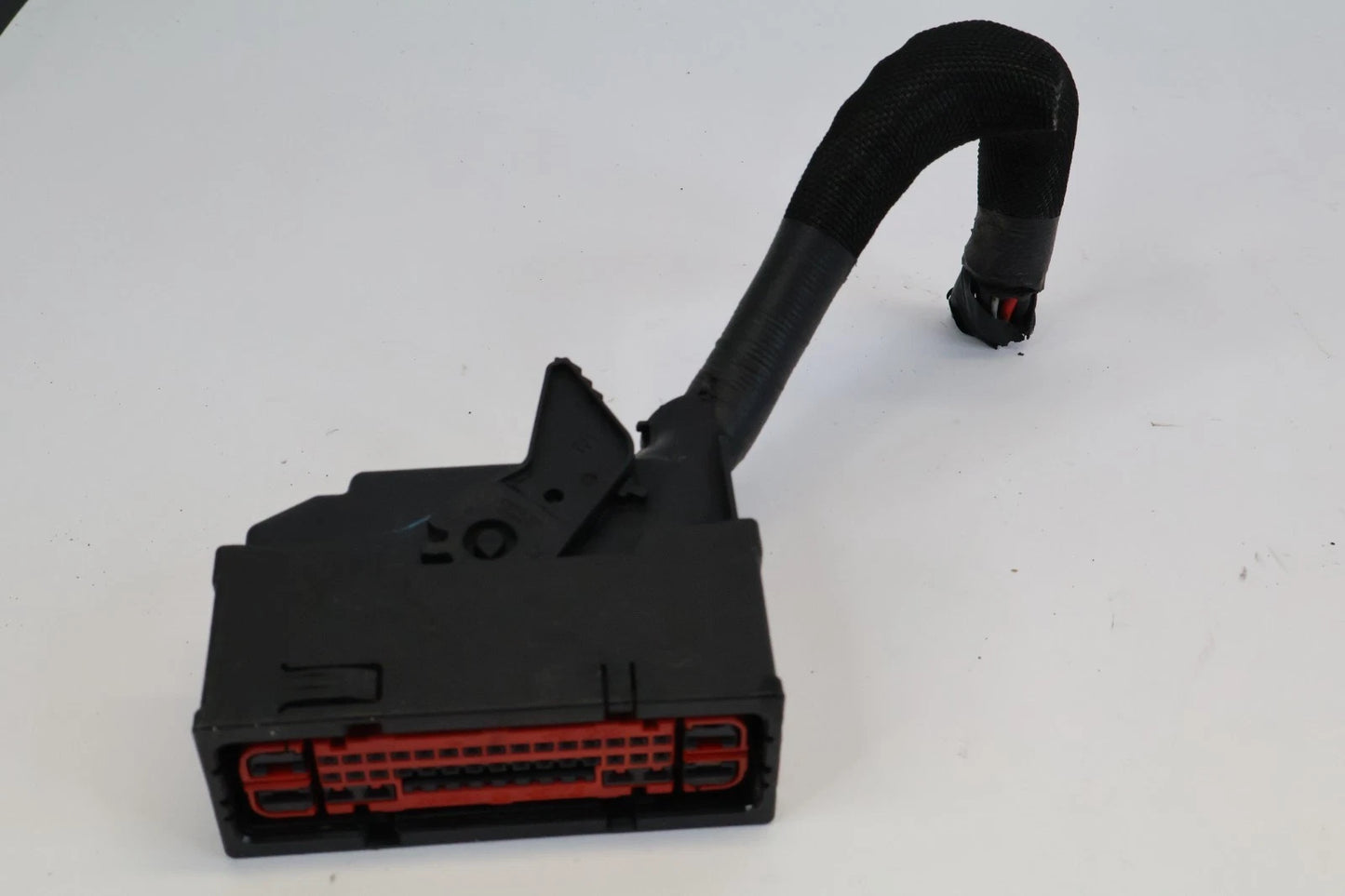 2015-2018 FORD FOCUS 2.0L L4 A/T ABS ANTI LOCK BRAKE PUMP PLUG CONNECTOR OEM