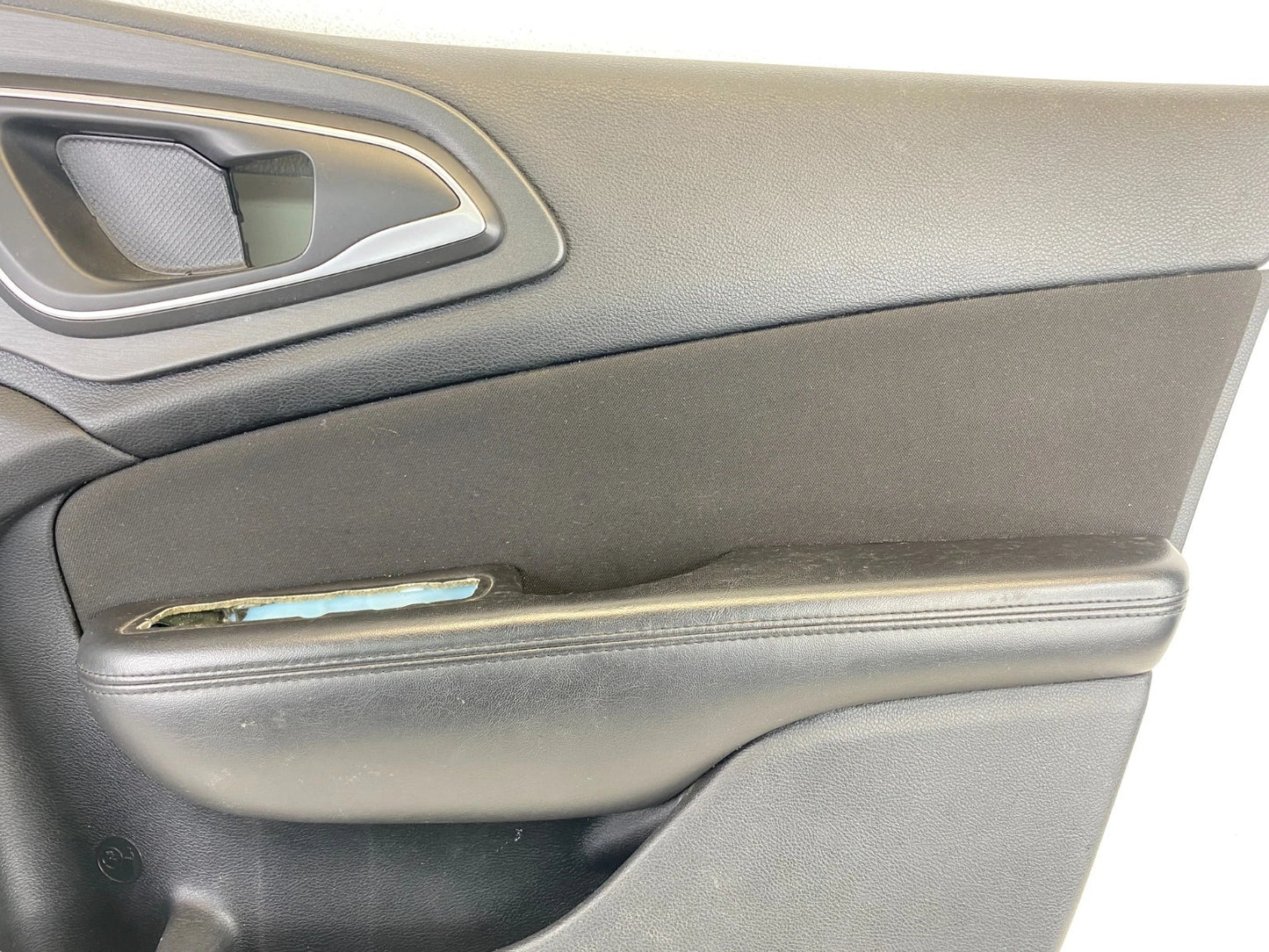 2015-2017 Chrysler 200 Front Right Side Interior Door Panel Assy 5MC30DX9AB OEM