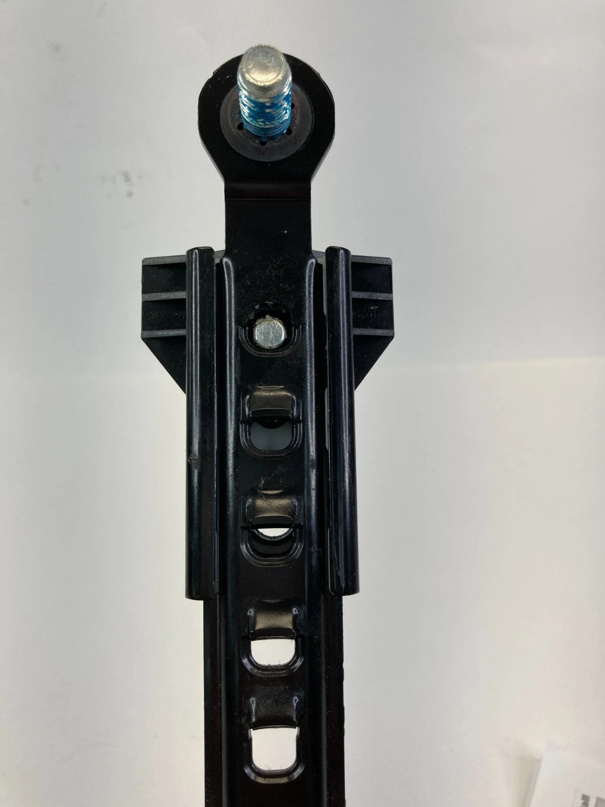 2006-2014 KIA SEDONA FRONT RIGHT PASENGER HEIGHT ADJUSTER SEAT BELT OEM