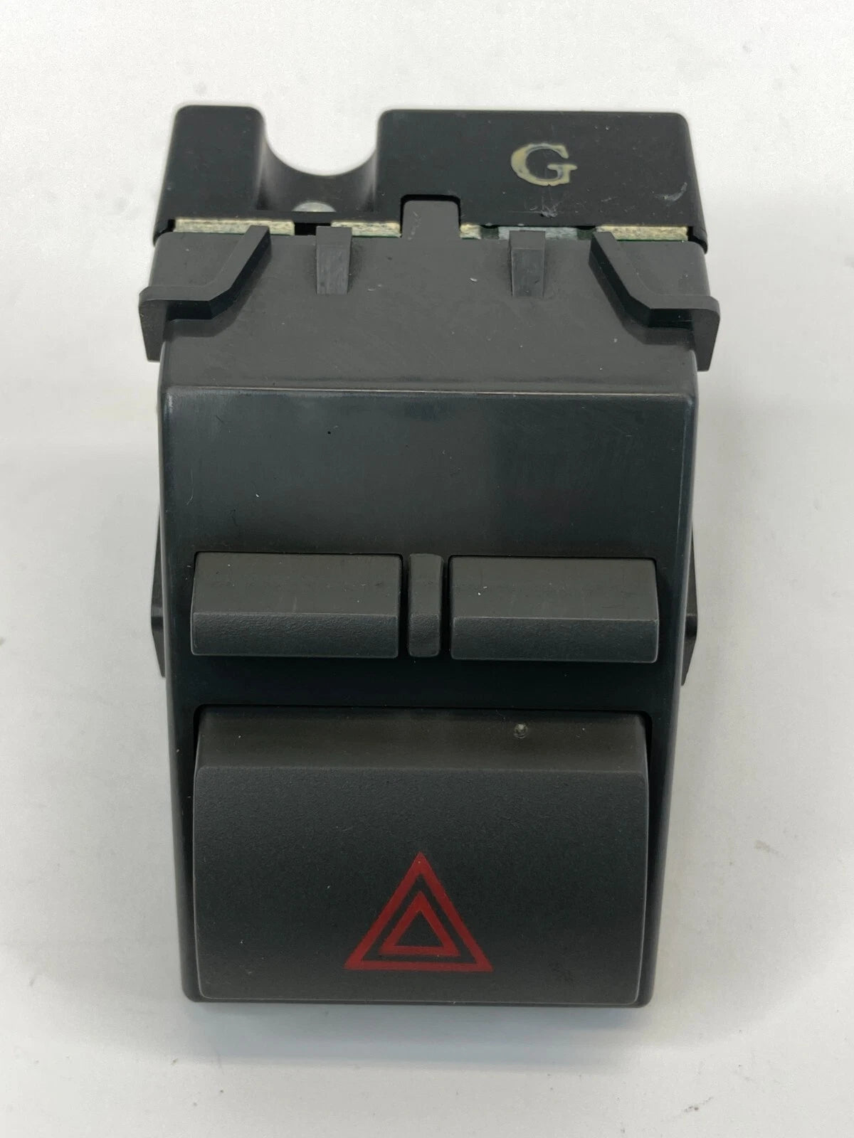 07-11 TOYOTA CAMRY CENTER DASH EMERGENCY HAZARD LIGHT WARNING SWITCH 84332-33080