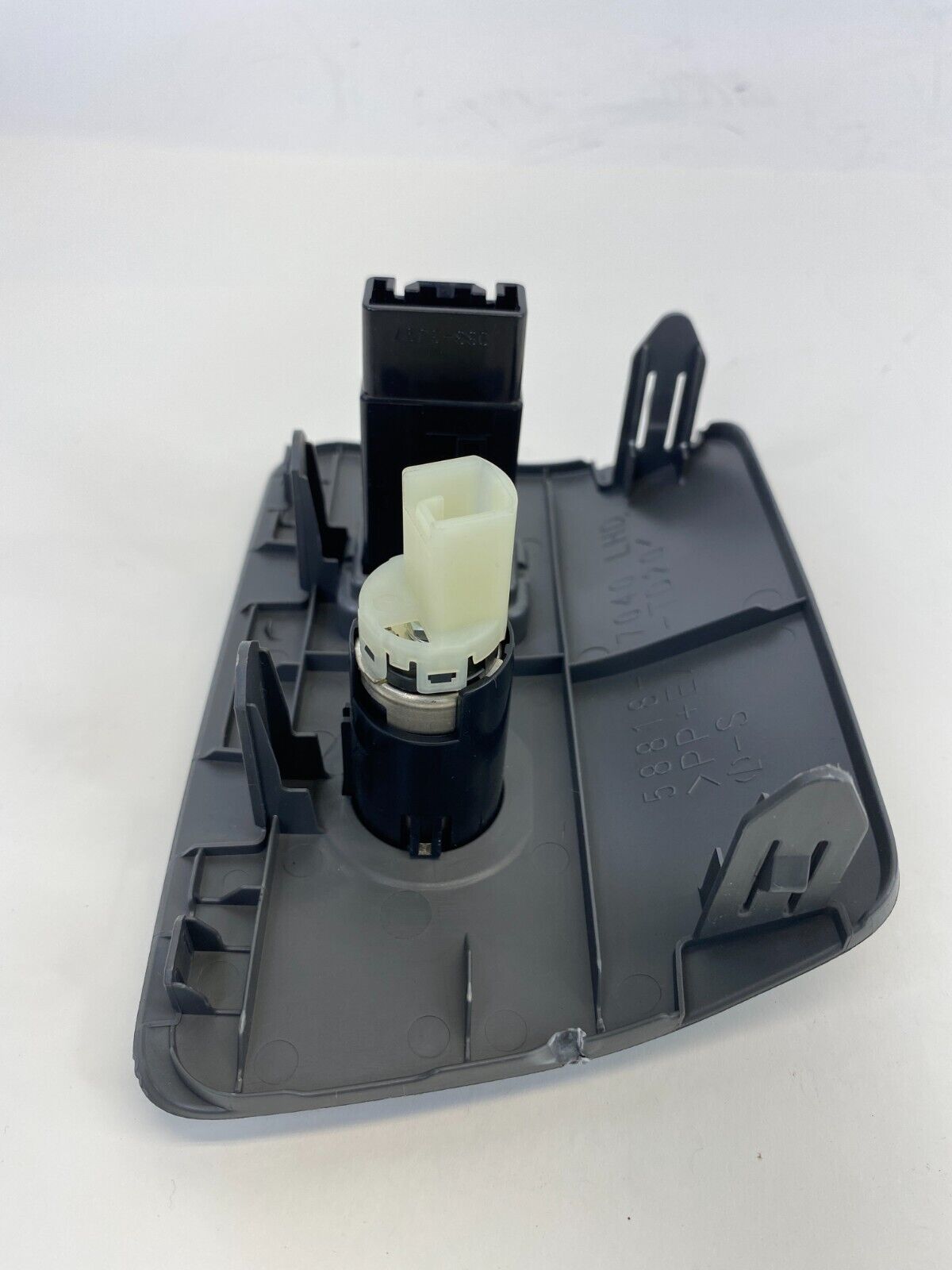 2010 2011 Toyota Prius Center Console Trim Heater Seat Warmer Swith Power Outlet