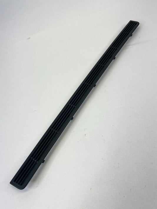 06-10 MERCEDES-BENZ R350 REAR RIGHT QUARTER PANEL TRUNK AIR VENT DEFROST TRIM