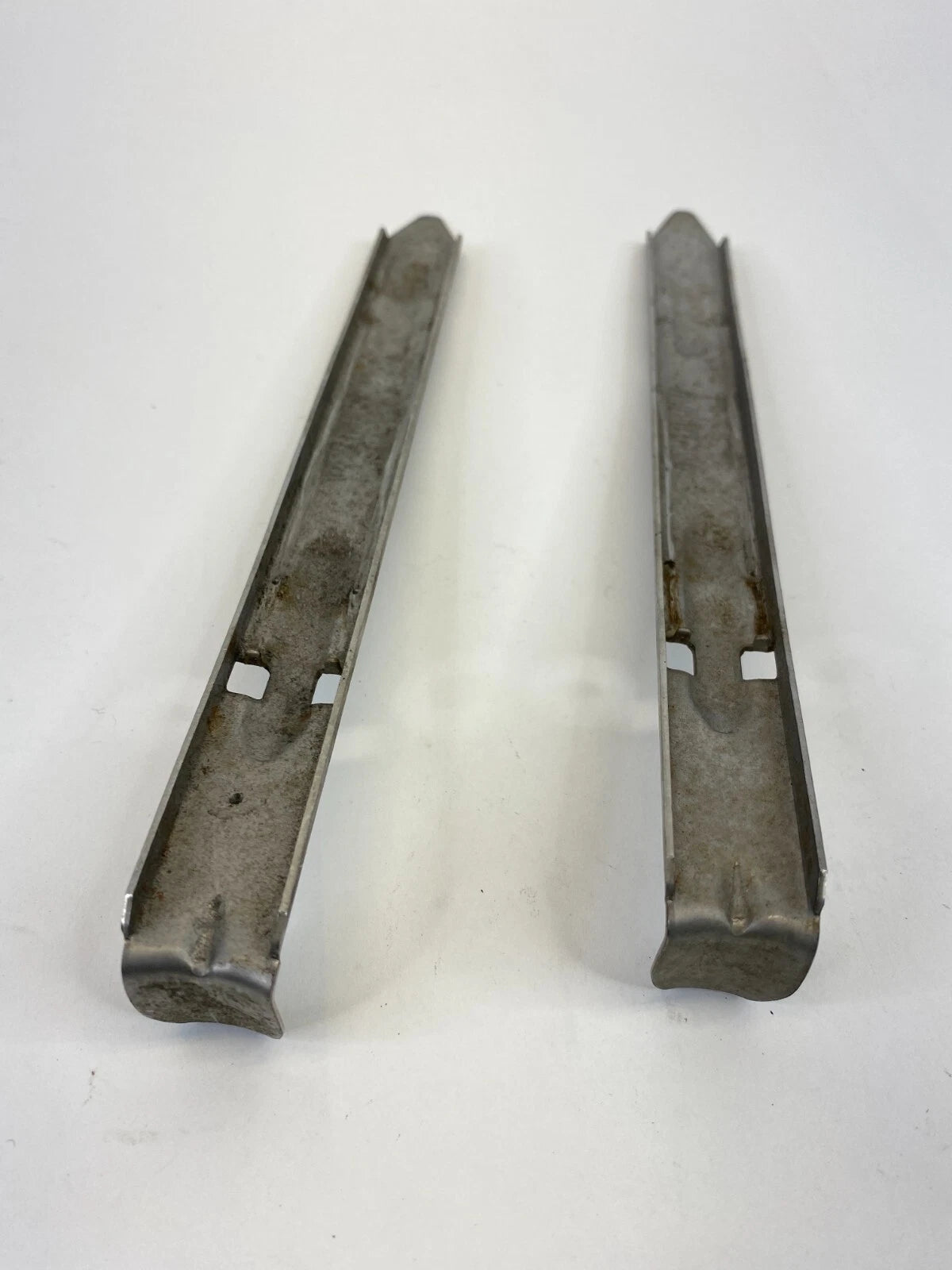 2008-2016 VOLVO XC70 HEADLAMP RETAINER CLIP ASSEMBLY SET OF 2 30678340 OEM