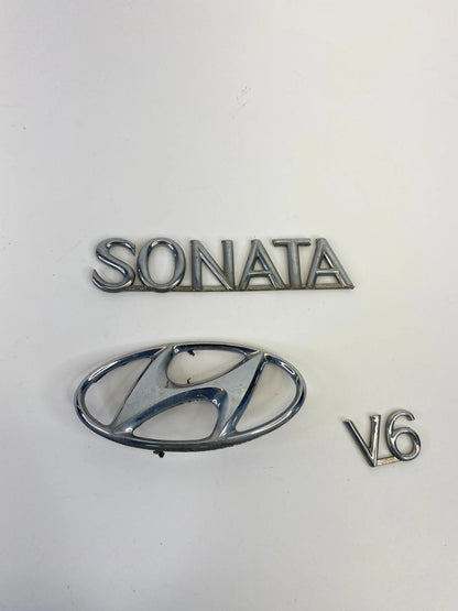 2002-2005 HYUNDAI SONATA V6 REAR TRUNK DECK LID LOGO EMBLEM BADGE SET OEM