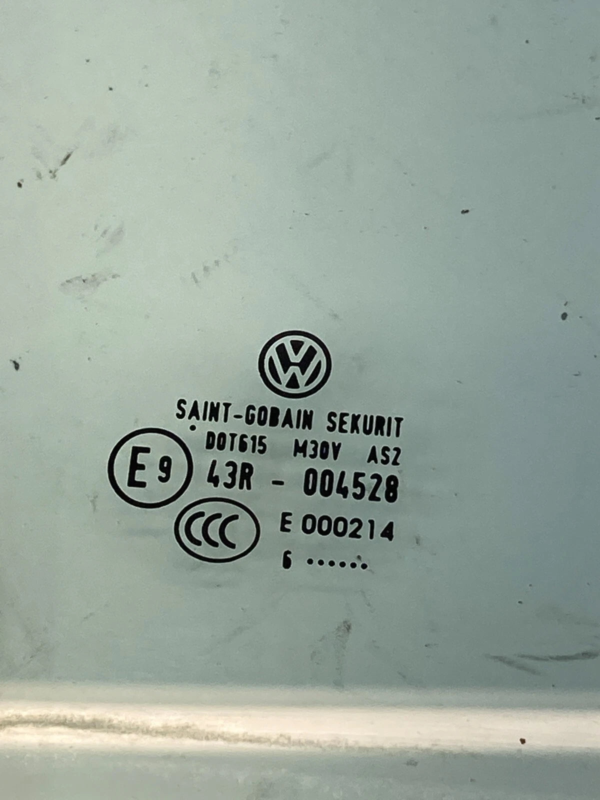 05-10 VOLKSWAGEN JETTA SEDAN REAR LEFT SIDE DOOR QUARTER VENT WINDOW GLASS OEM