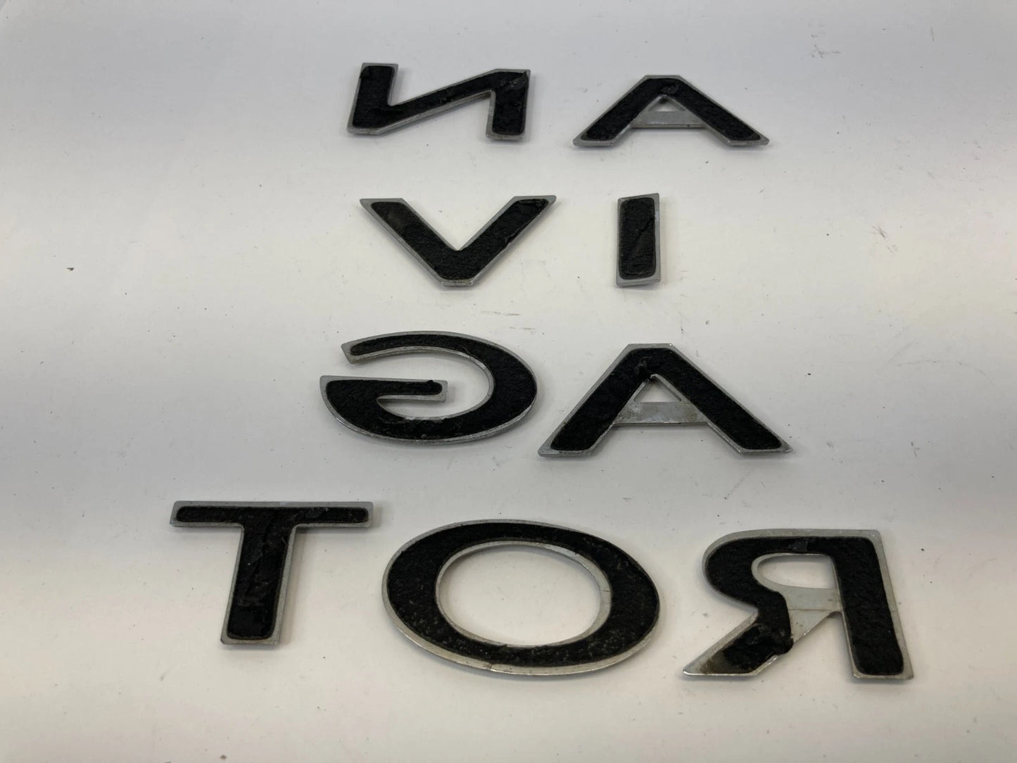 2003-2006 LINCOLN NAVIGATOR FENDER SIDE NAMEPLATE EMBLEM BADGE LOGO CHROME