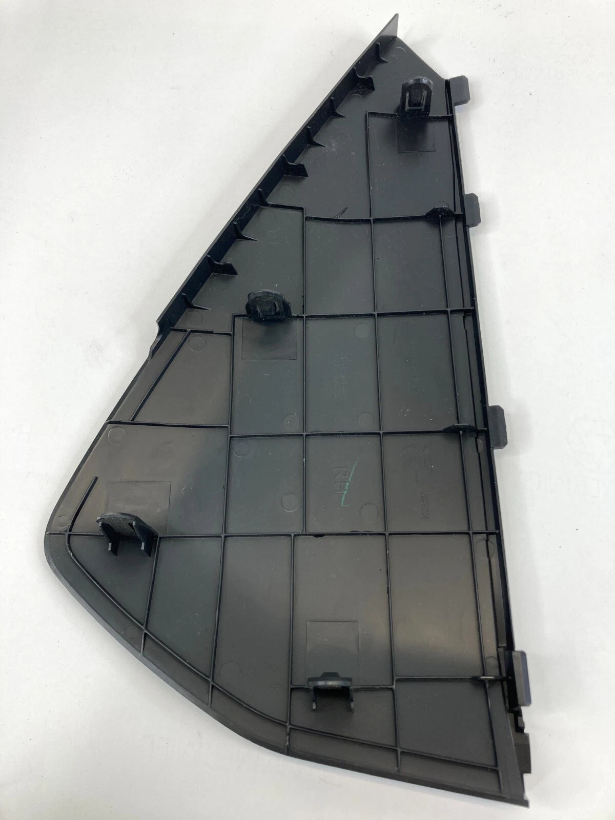 2008-2013 NISSAN ROGUE DASH RIGHT PASSENGER SIDE END CAP COVER TRIM 68498JM00A