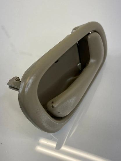 1998-2002 TOYOTA COROLLA REAR RIGHT SIDE INTERIOR DOOR HANDLE 69277-02050 OEM