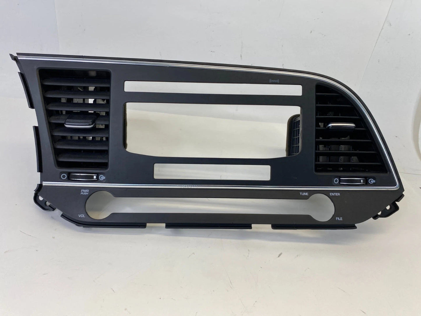 2017 2018 HYUNDAI ELANTRA CENTER DASH RADIO BEZEL TRIM W/ AIR VENT 84704-F3000