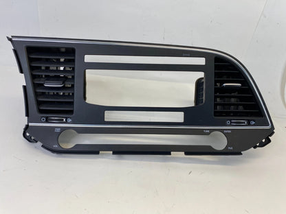 2017 2018 HYUNDAI ELANTRA CENTER DASH RADIO BEZEL TRIM W/ AIR VENT 84704-F3000
