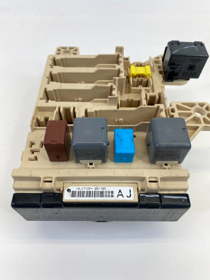 2004-2006 TOYOTA SIENNA 3.3L INTERIOR CABIN DASH FUSE RELAY JUNCTION BOX OEM