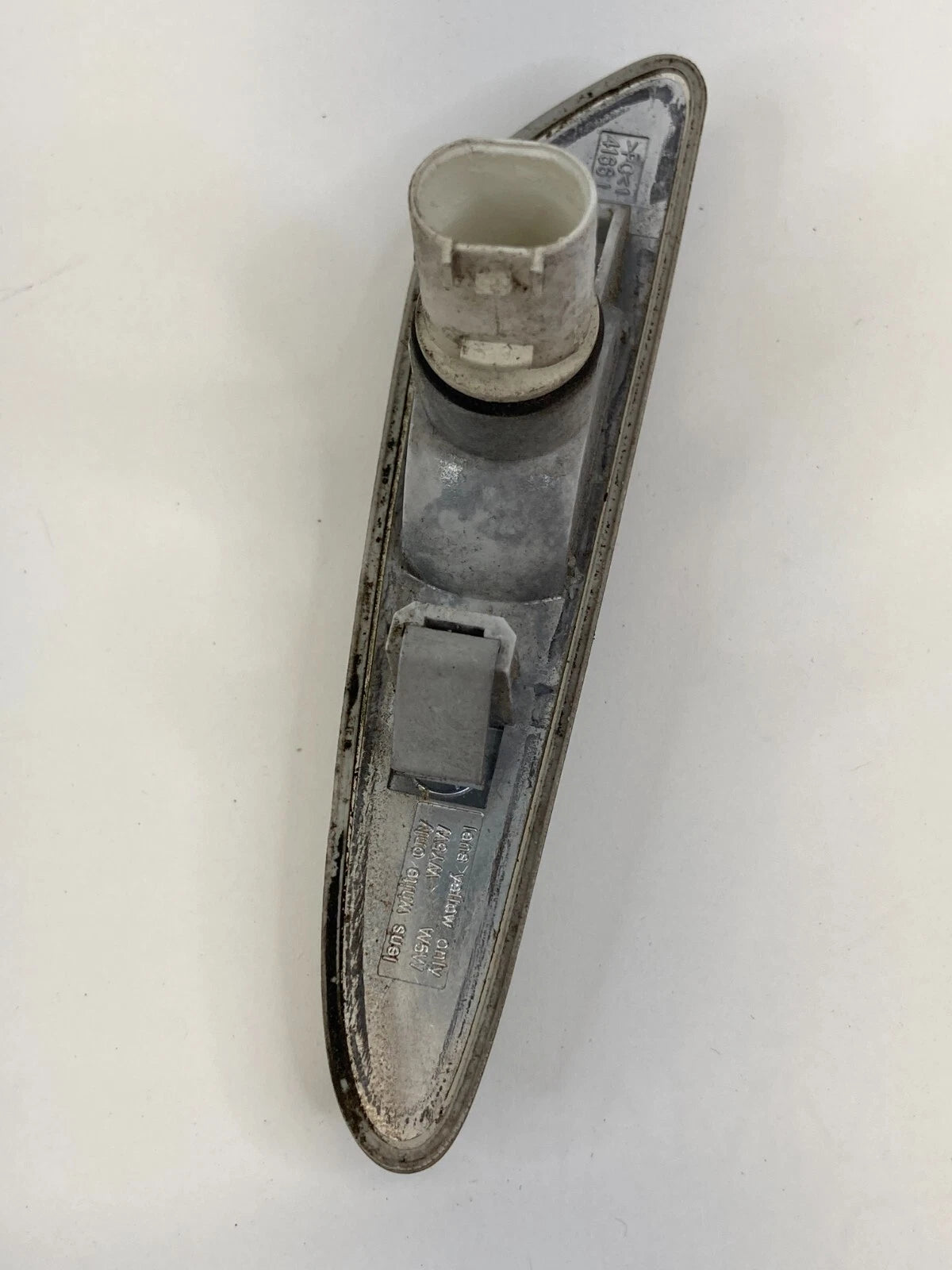 2004-2006 BMW X3 SUV 4-DR LEFT DRIVER SIDE FENDER MARKER REPEATER TURN LIGHT OEM