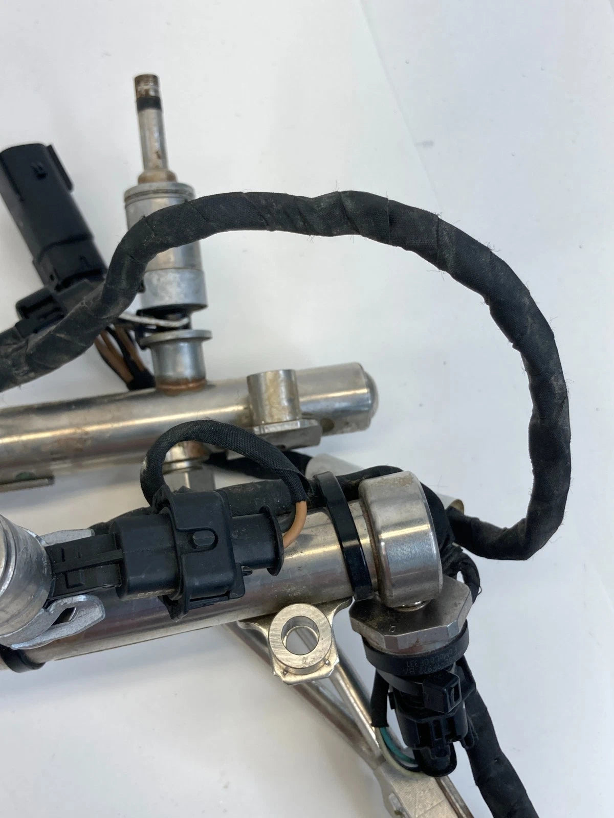 2014-2019 FORD EXPLORER POLICE INTERCEPTOR FUEL INJECTION RAIL W/INJECTORS OEM