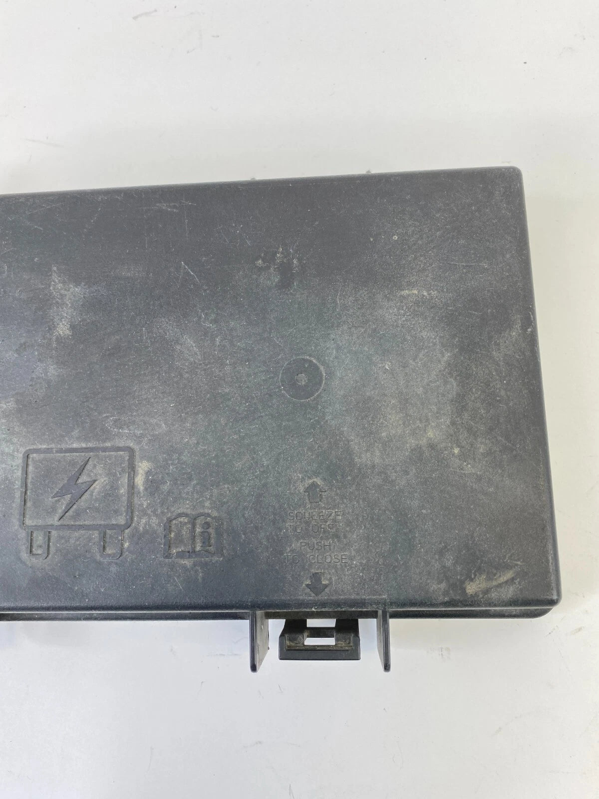 2008 2009 2010 CHRYSLER TOWN & COUNTRY ENGINE RELAY FUSE BOX COVER CAP OEM