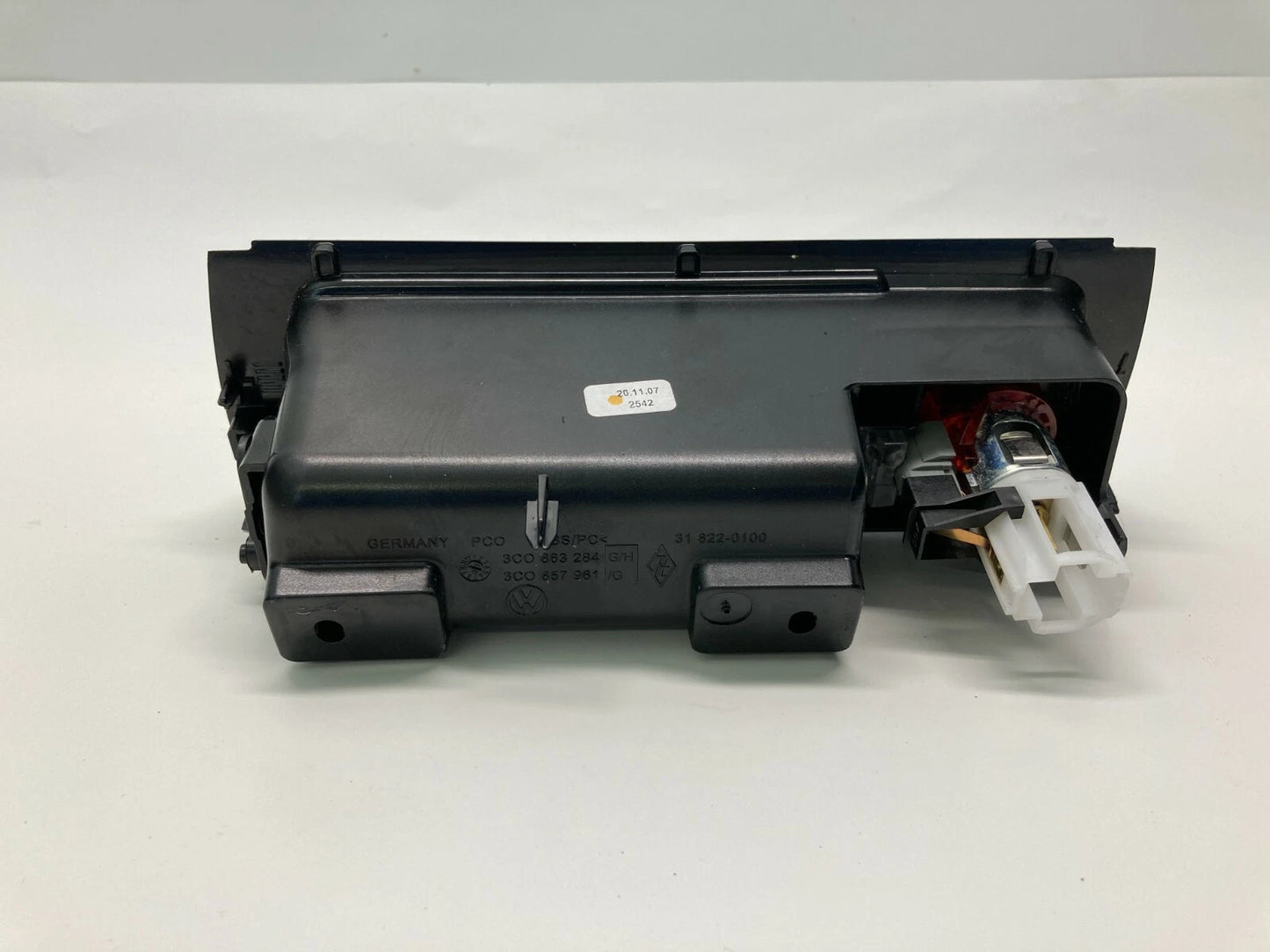 2006-2010 VOLKSWAGEN PASSAT CENTER CONSOLE DASH ASHTRAY ASSEMBLY 3C0857961