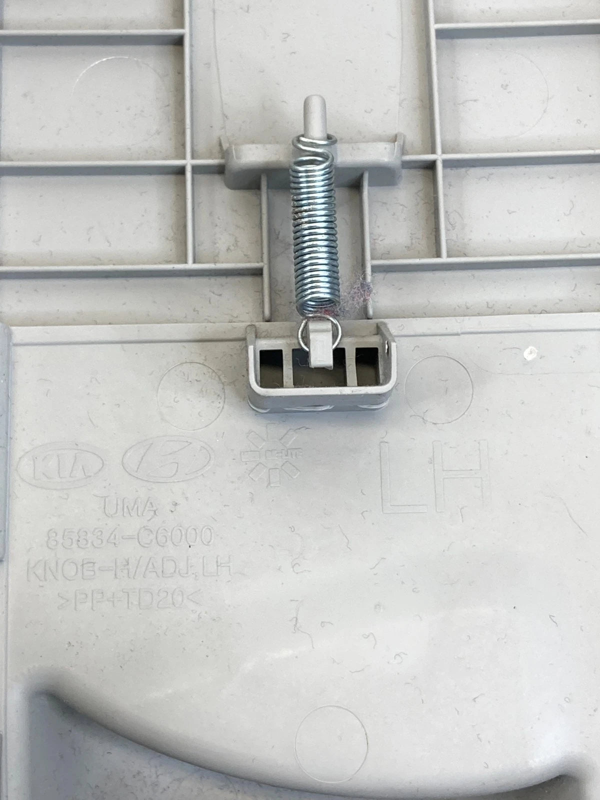 16-20 KIA SORENTO LEFT UPPER B-PILLAR TRIM PANEL DRIVER SIDE 85833-C6000BGA OEM