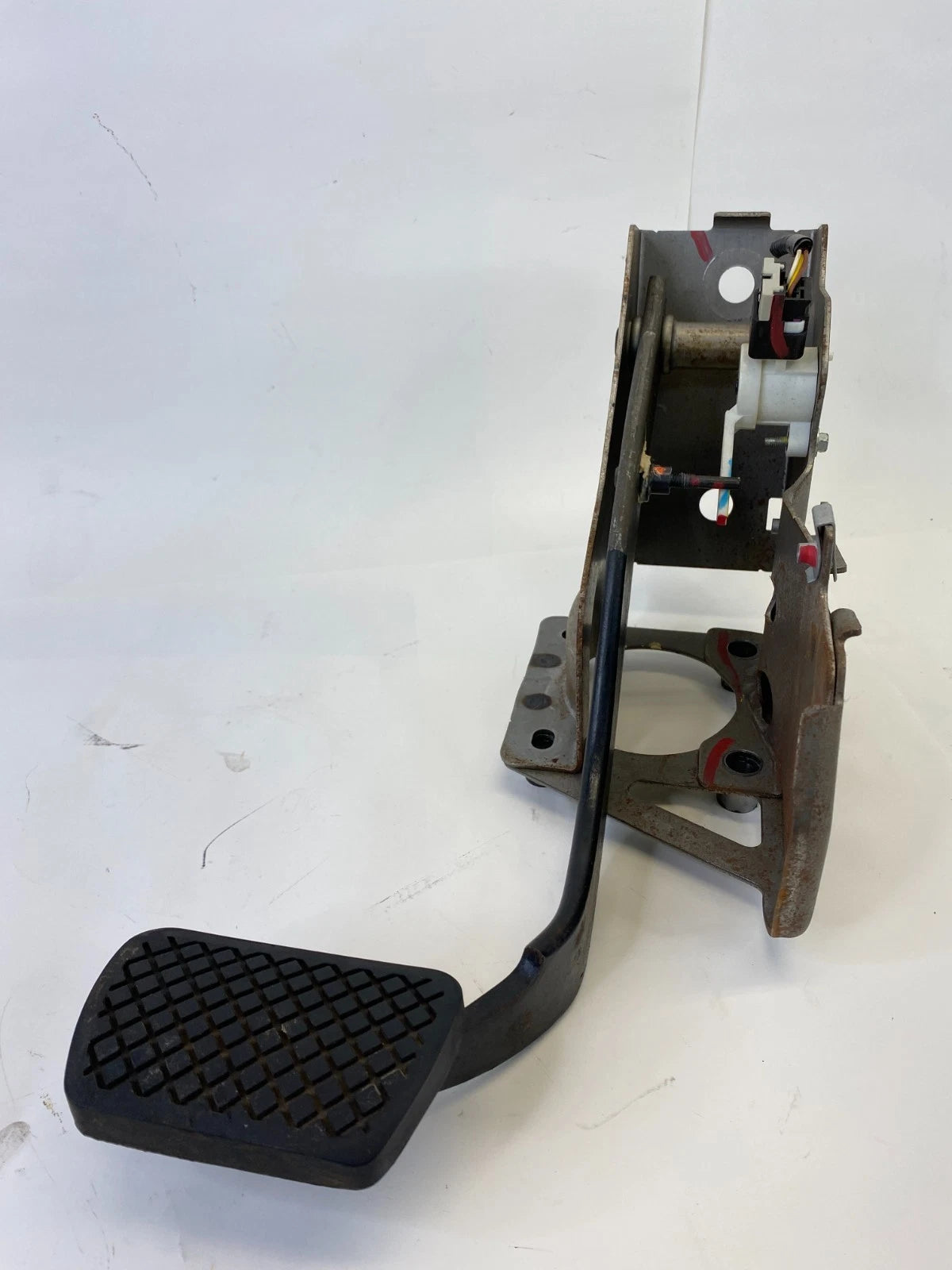 2010-2017 GMC TERRAIN CHEVROLET EQUINOX BRAKE FOOT STOP PEDAL ASSEMBLY