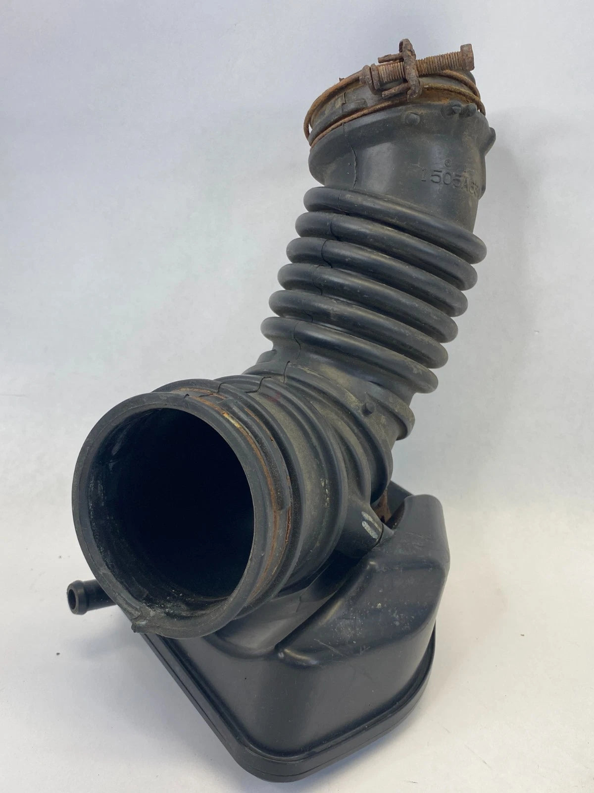 2008-2013 MITSUBISHI OUTLANDER AIR CLEANER RESONATOR HOSE DUCT PIPE 1505A630